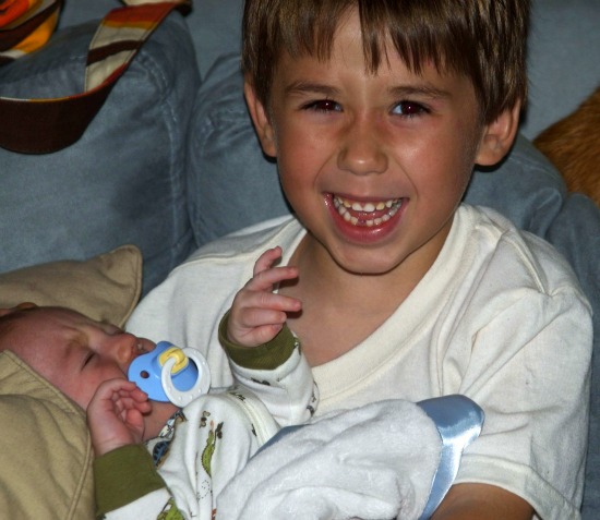 crying-baby-with-brother
